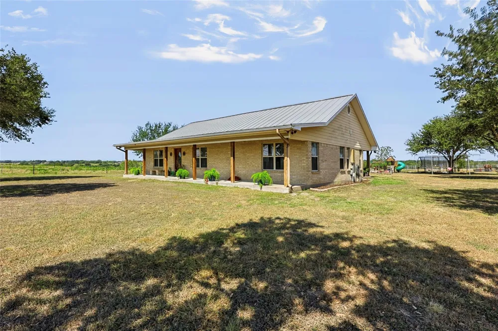4800 Petter Rainosek Loop La Grange, TX 78945