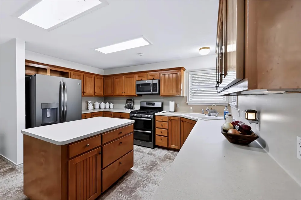 4800 Petter Rainosek Loop La Grange, TX 78945