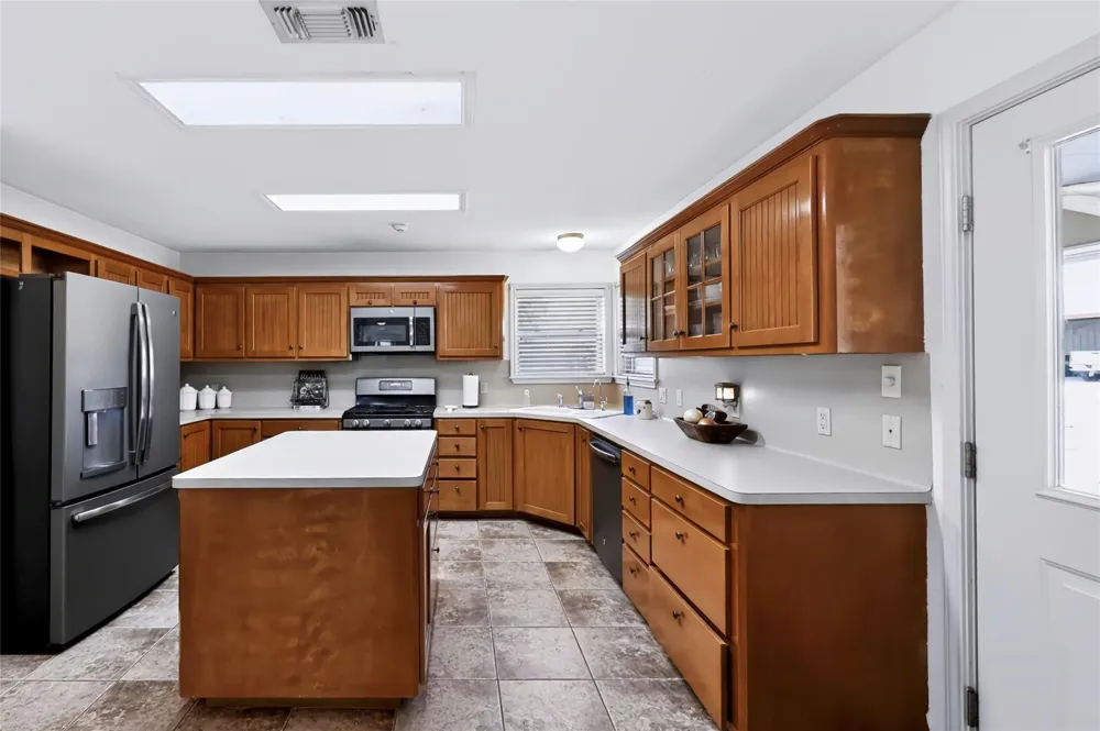 4800 Petter Rainosek Loop La Grange, TX 78945