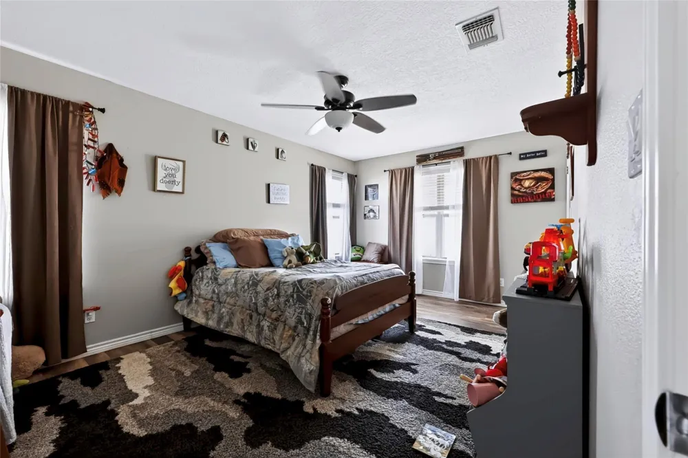 4800 Petter Rainosek Loop La Grange, TX 78945