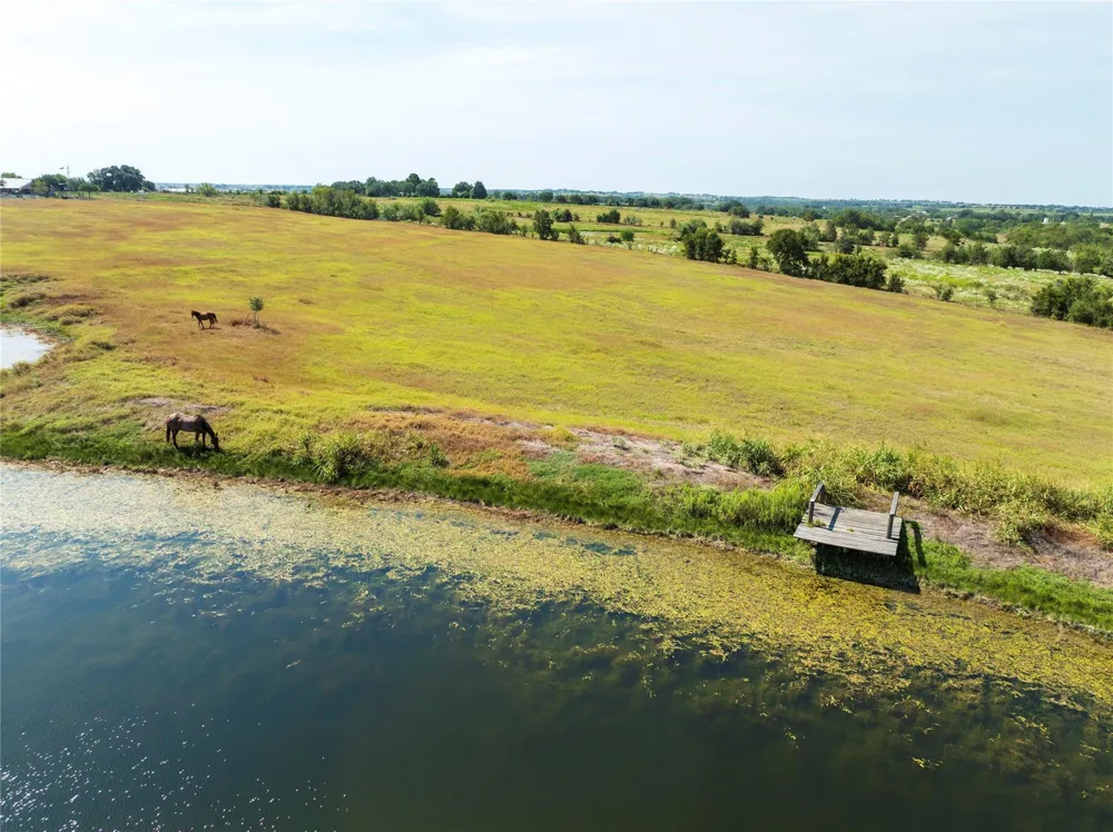 4800 Petter Rainosek Loop La Grange, TX 78945