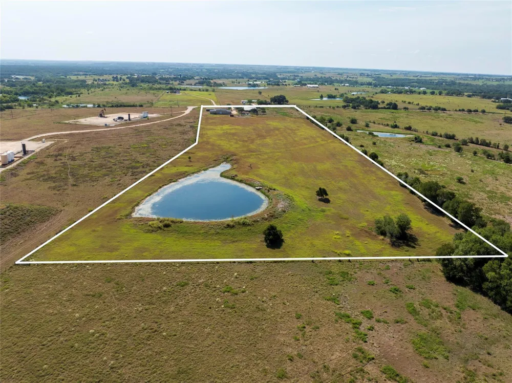4800 Petter Rainosek Loop La Grange, TX 78945