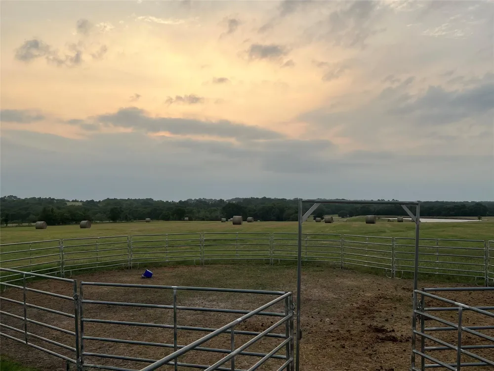 4800 Petter Rainosek Loop La Grange, TX 78945