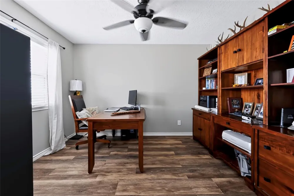 4800 Petter Rainosek Loop La Grange, TX 78945