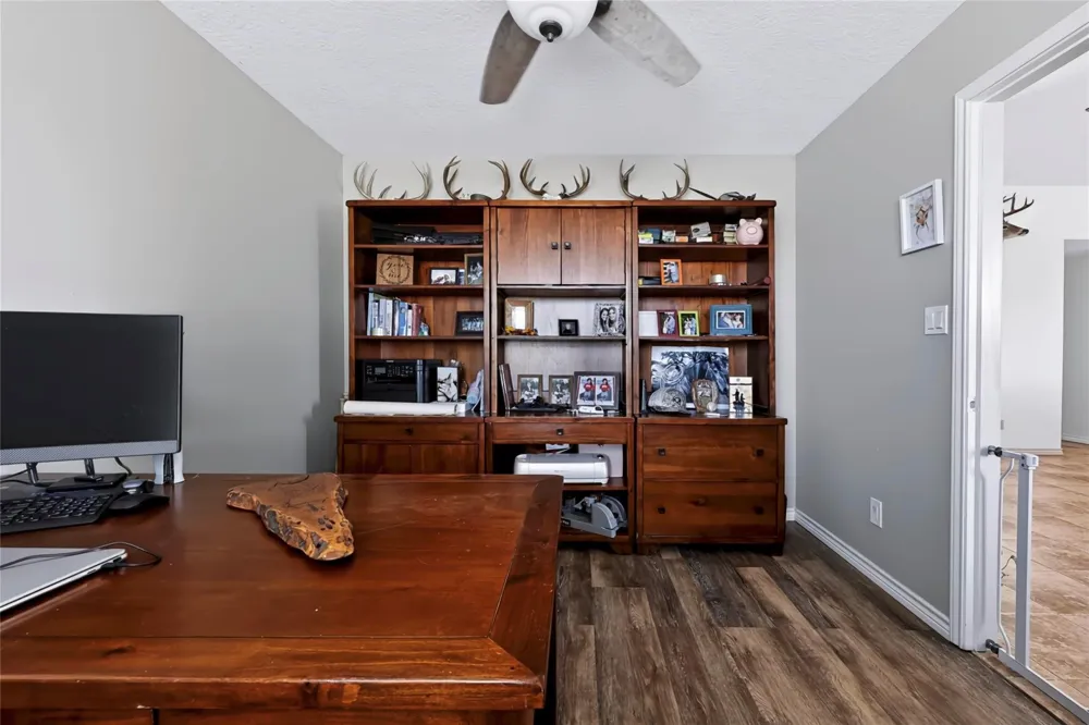 4800 Petter Rainosek Loop La Grange, TX 78945