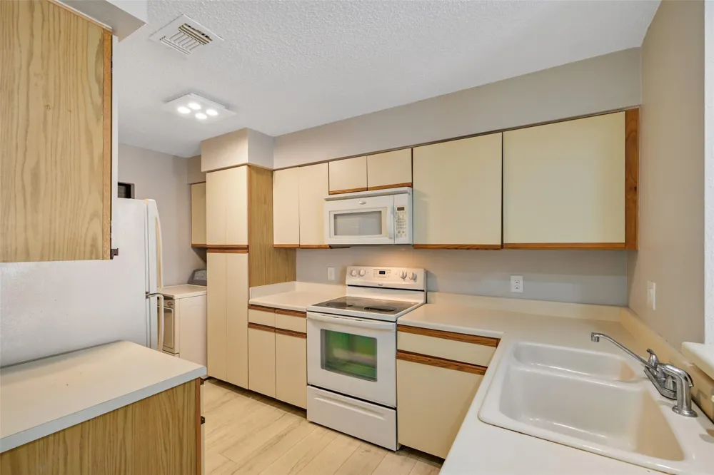 7700 Seawall Boulevard #512 Galveston, TX 77551