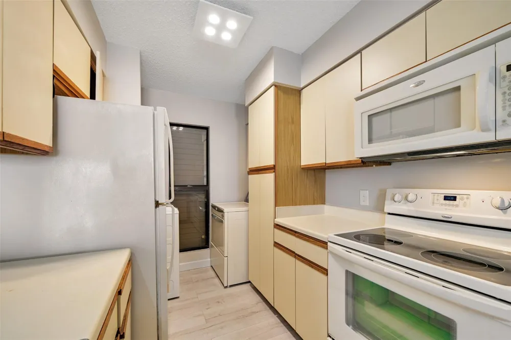 7700 Seawall Boulevard #512 Galveston, TX 77551