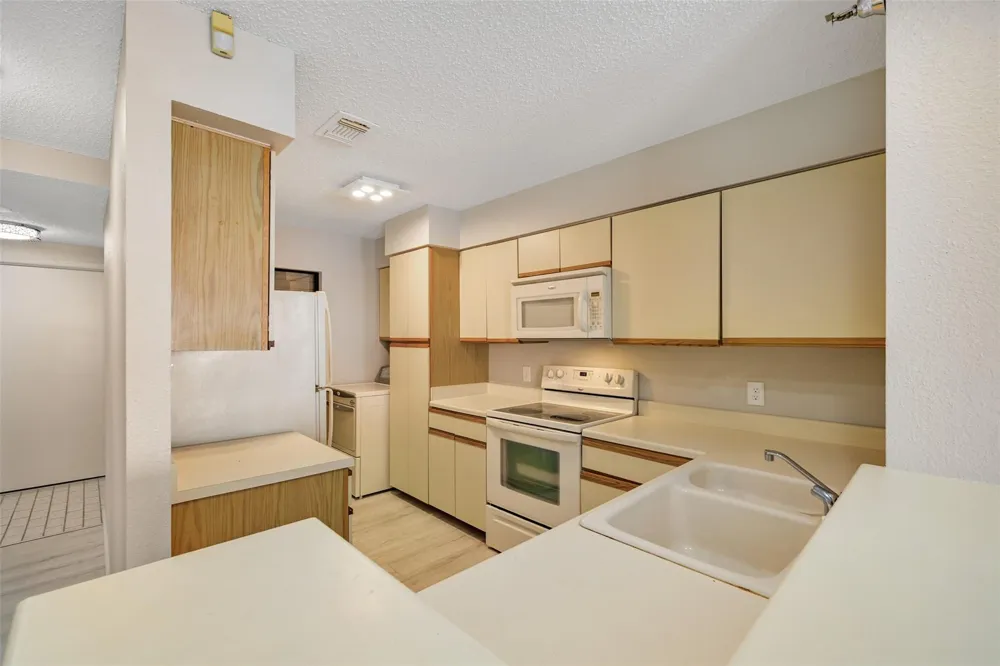 7700 Seawall Boulevard #512 Galveston, TX 77551