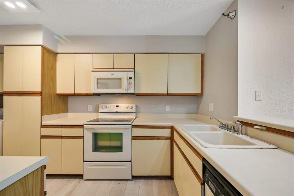 7700 Seawall Boulevard #512 Galveston, TX 77551