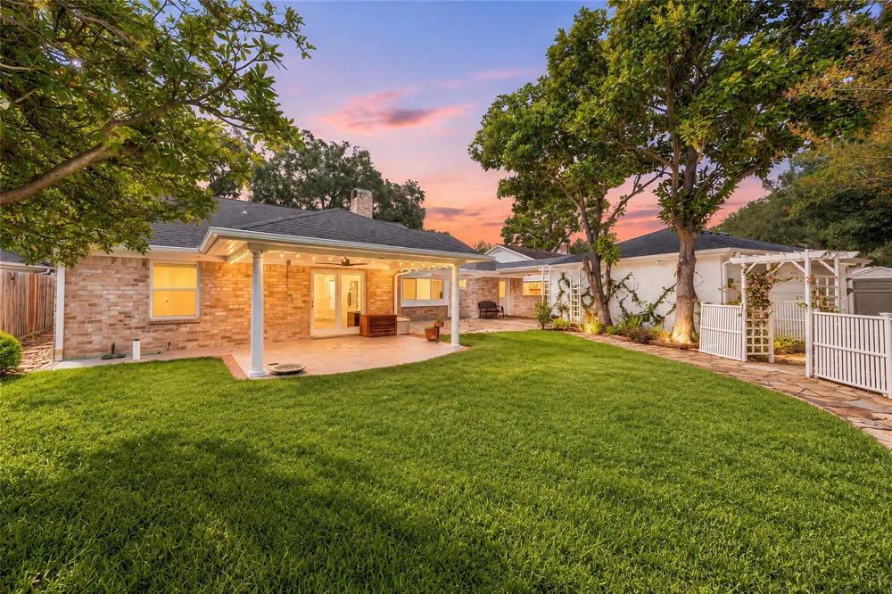 10106 Inwood Drive Houston, TX 77042