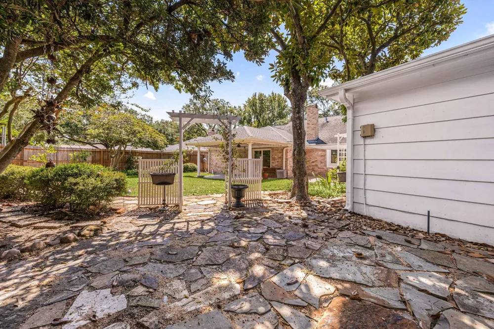 10106 Inwood Drive Houston, TX 77042