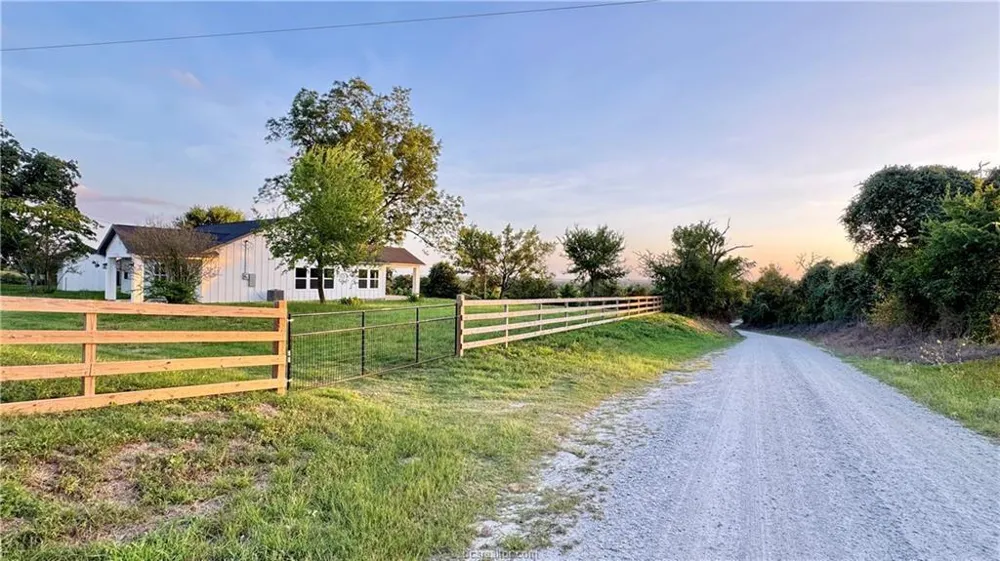 3917 Harbor Bolton Rd - 2 Acres Franklin, TX 77856