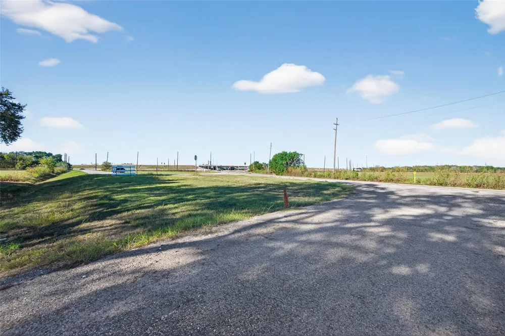 412 Fm 360 Road Beasley, TX 77417