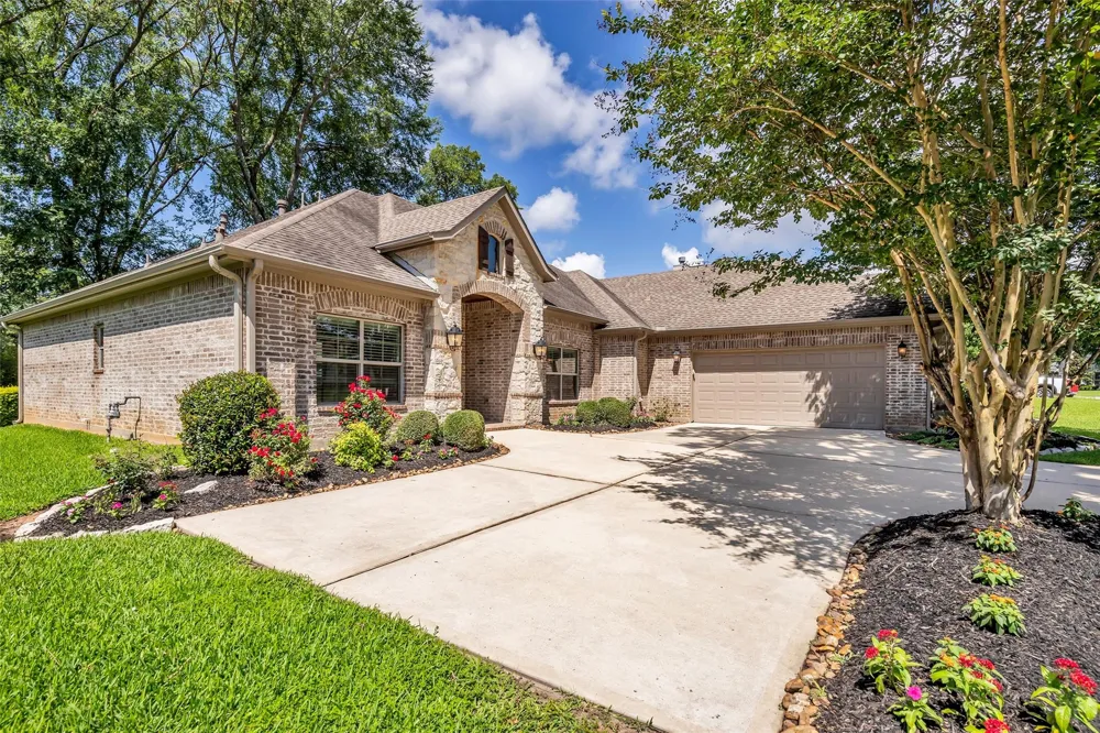 118 Pine Bluff Drive Montgomery, TX 77356