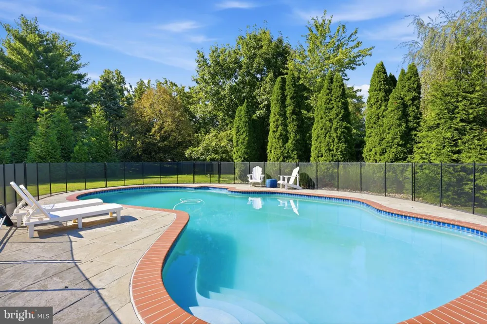12 MANOR ROAD Newtown, PA 18940