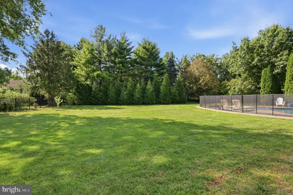 12 MANOR ROAD Newtown, PA 18940