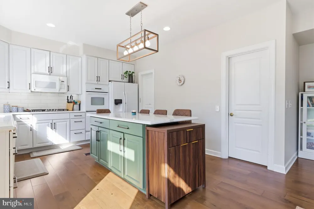 12 MANOR ROAD Newtown, PA 18940