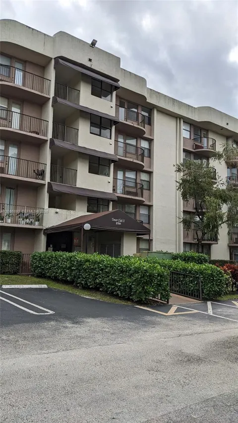 2701 Riverside Dr #206-B