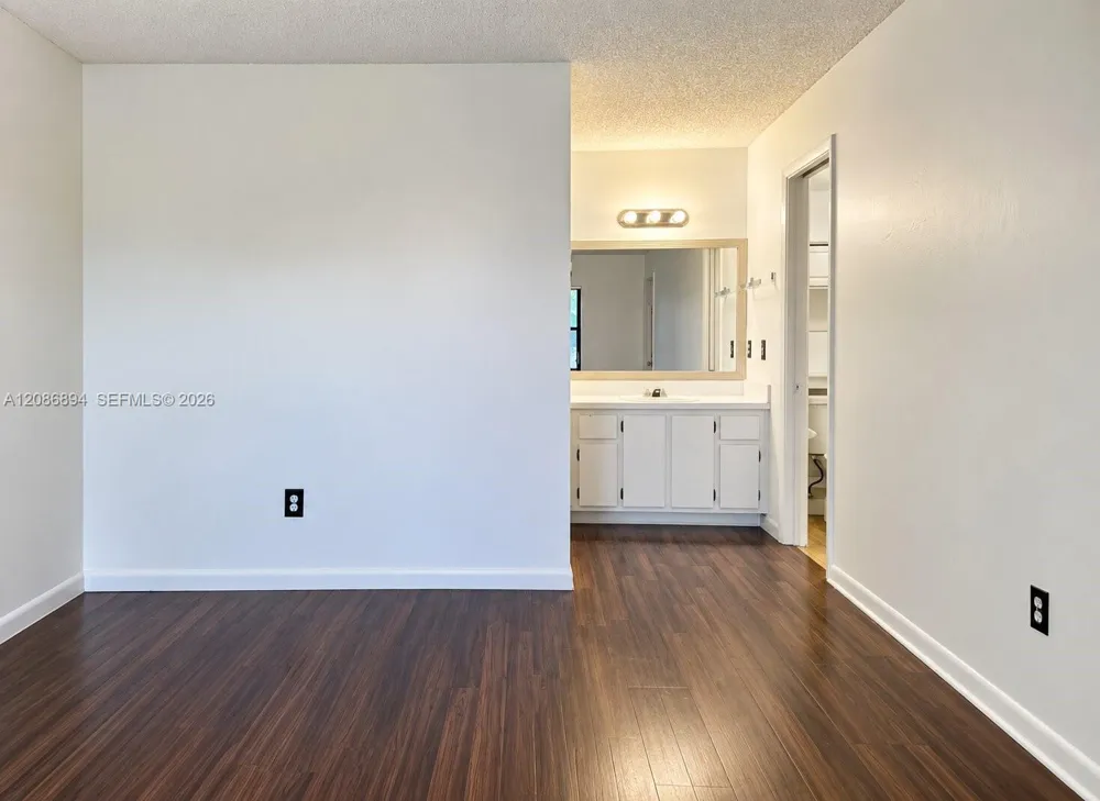 14917 SW 104th St #19-21 Miami, FL 33196
