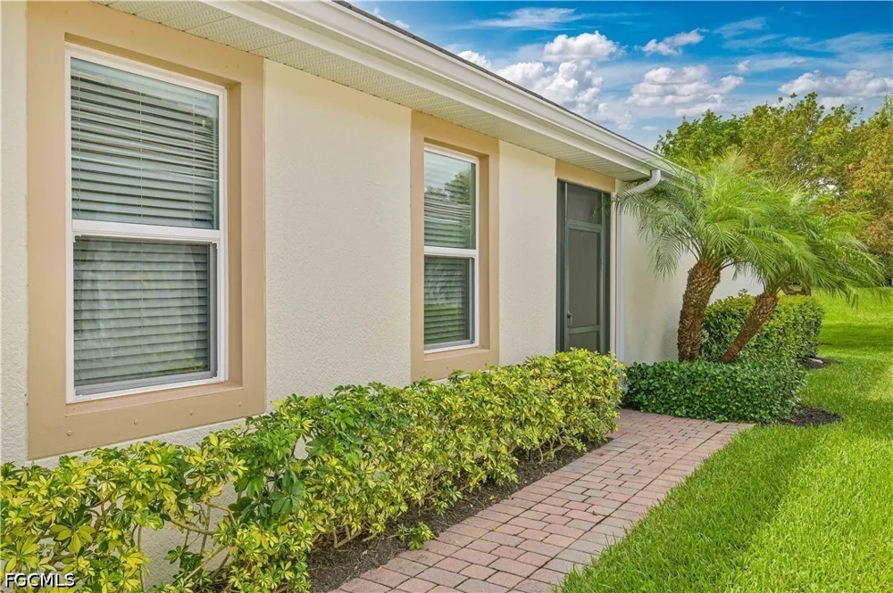 Edgewater Circle Naples, FL 34114