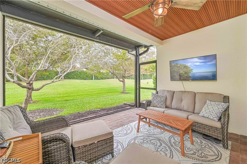 Edgewater Circle Naples, FL 34114