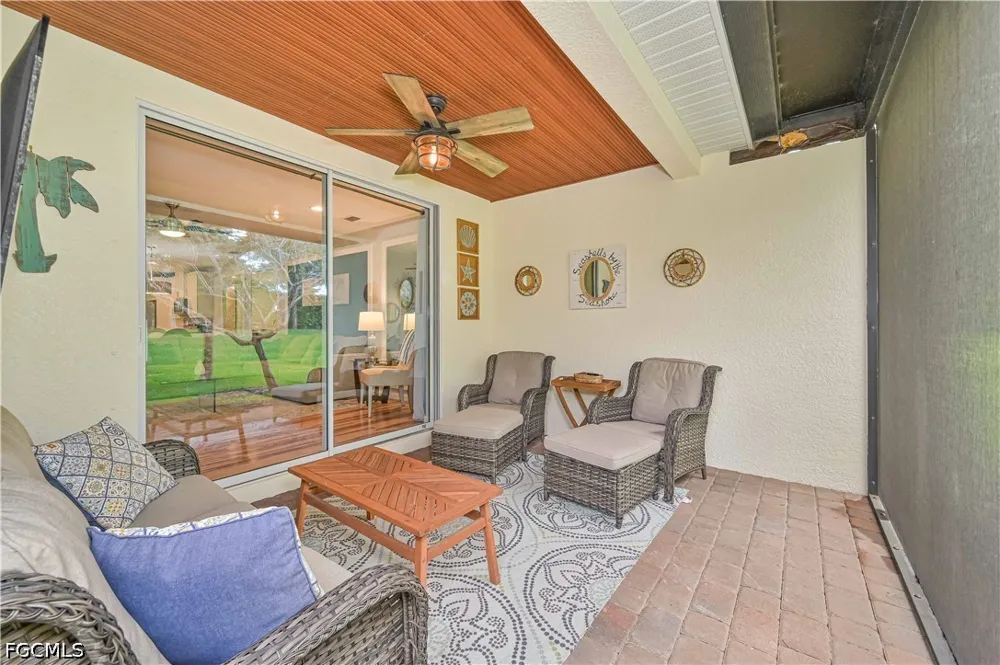 Edgewater Circle Naples, FL 34114