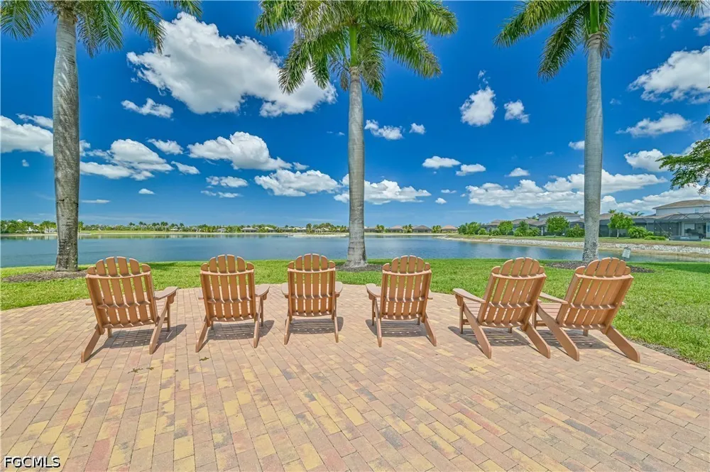 Edgewater Circle Naples, FL 34114