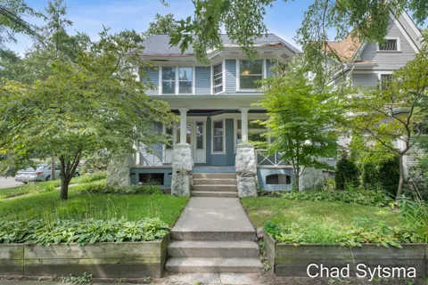 219 Carroll Avenue SE
