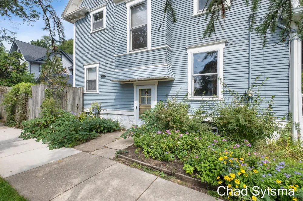 219 Carroll Avenue SE Grand Rapids, MI 49506