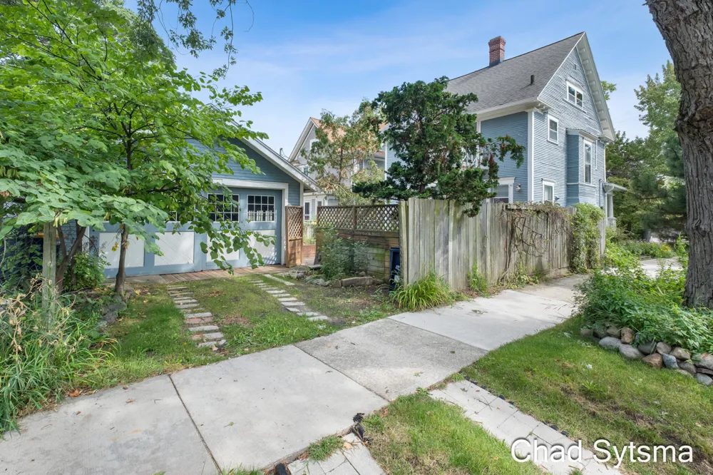 219 Carroll Avenue SE Grand Rapids, MI 49506