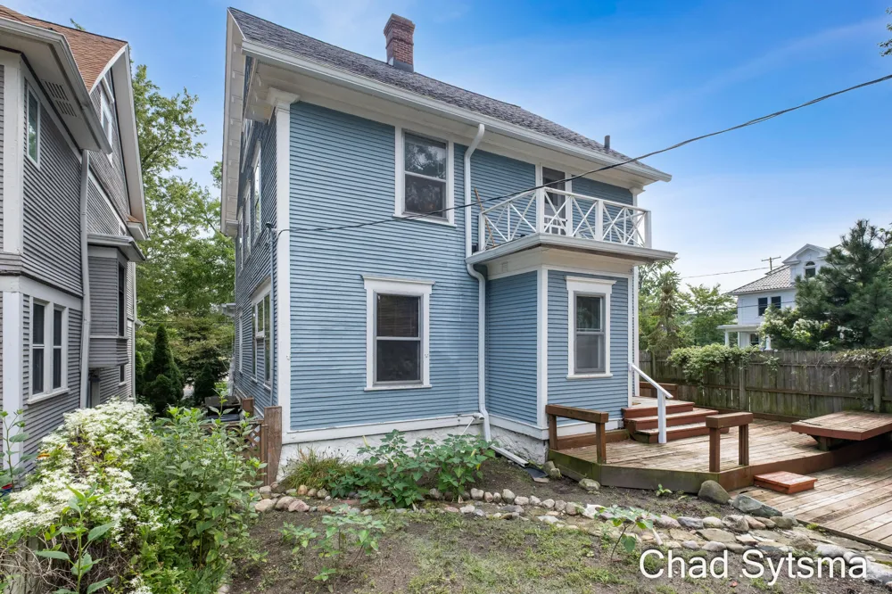 219 Carroll Avenue SE Grand Rapids, MI 49506
