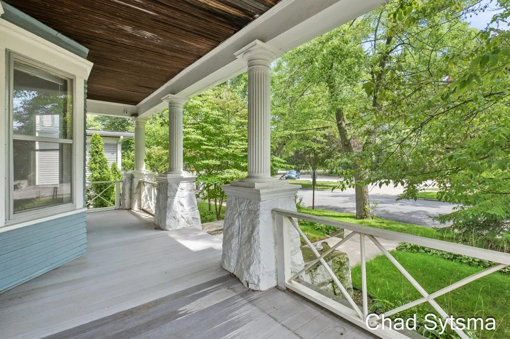 219 Carroll Avenue SE Grand Rapids, MI 49506