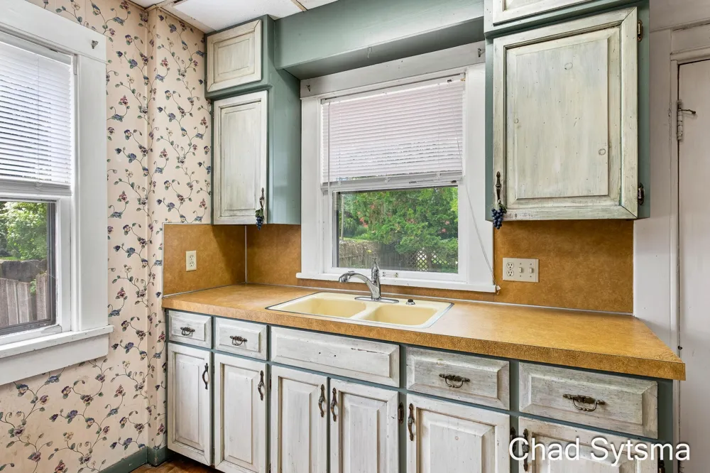 219 Carroll Avenue SE Grand Rapids, MI 49506