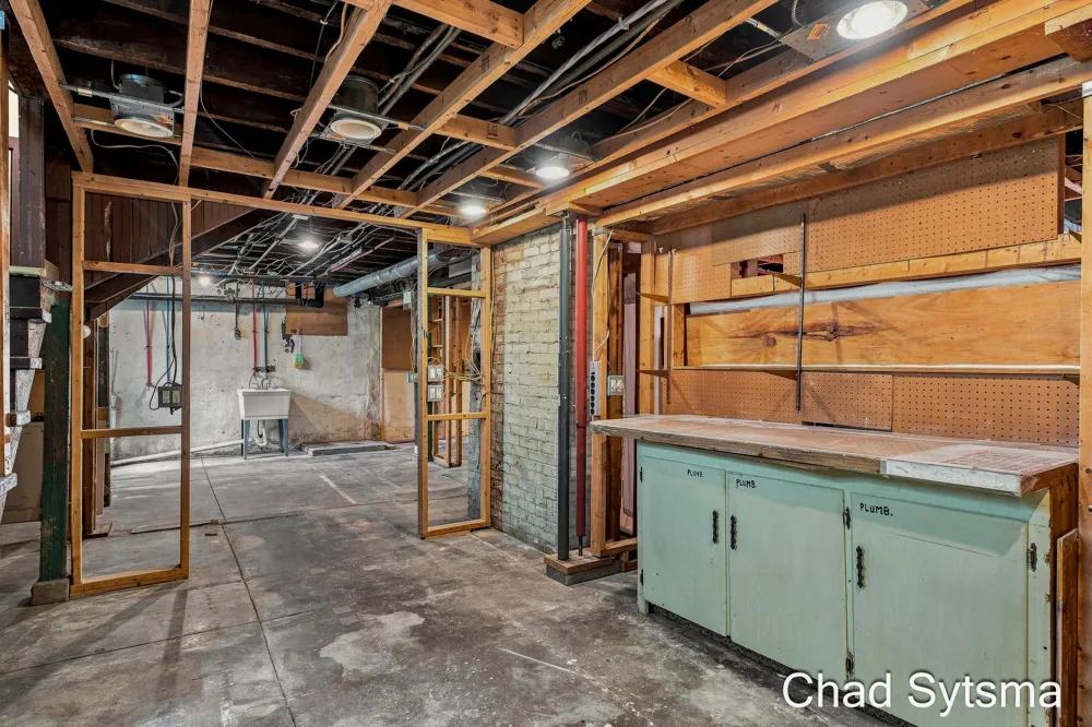 219 Carroll Avenue SE Grand Rapids, MI 49506