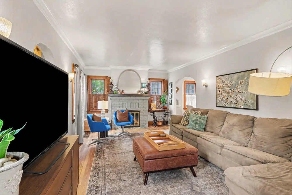 1012 Oak Street Kalamazoo, MI 49008