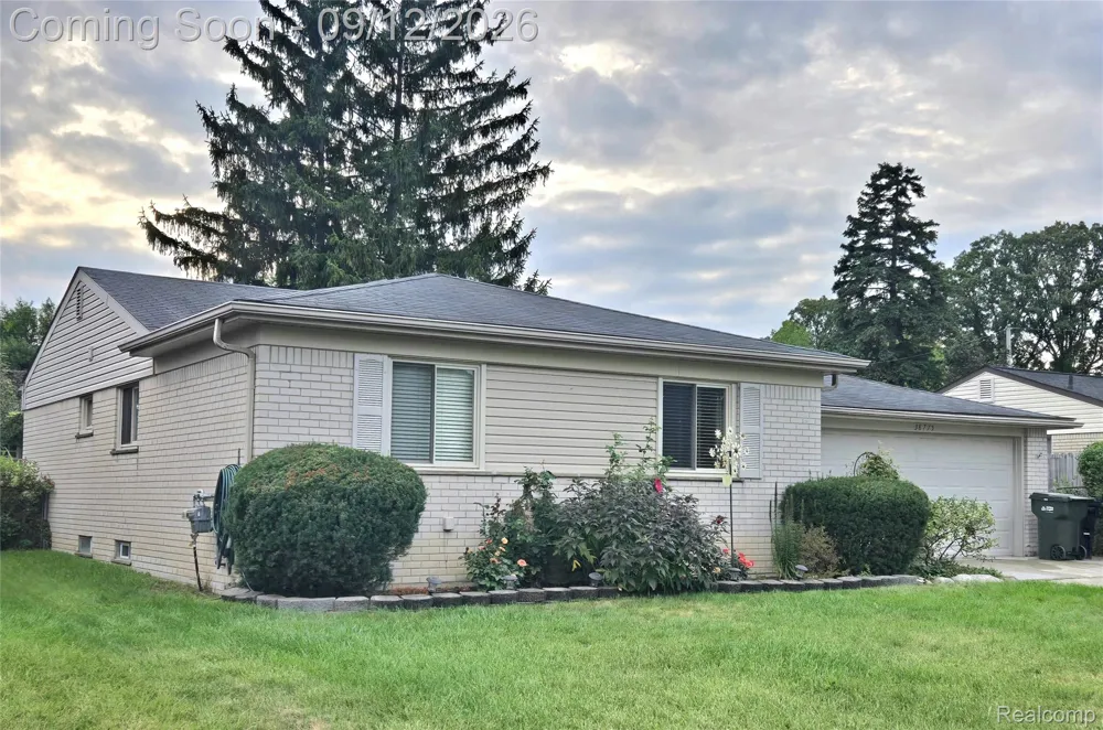 38775 Littlefield Drive Sterling Heights City, MI 48312
