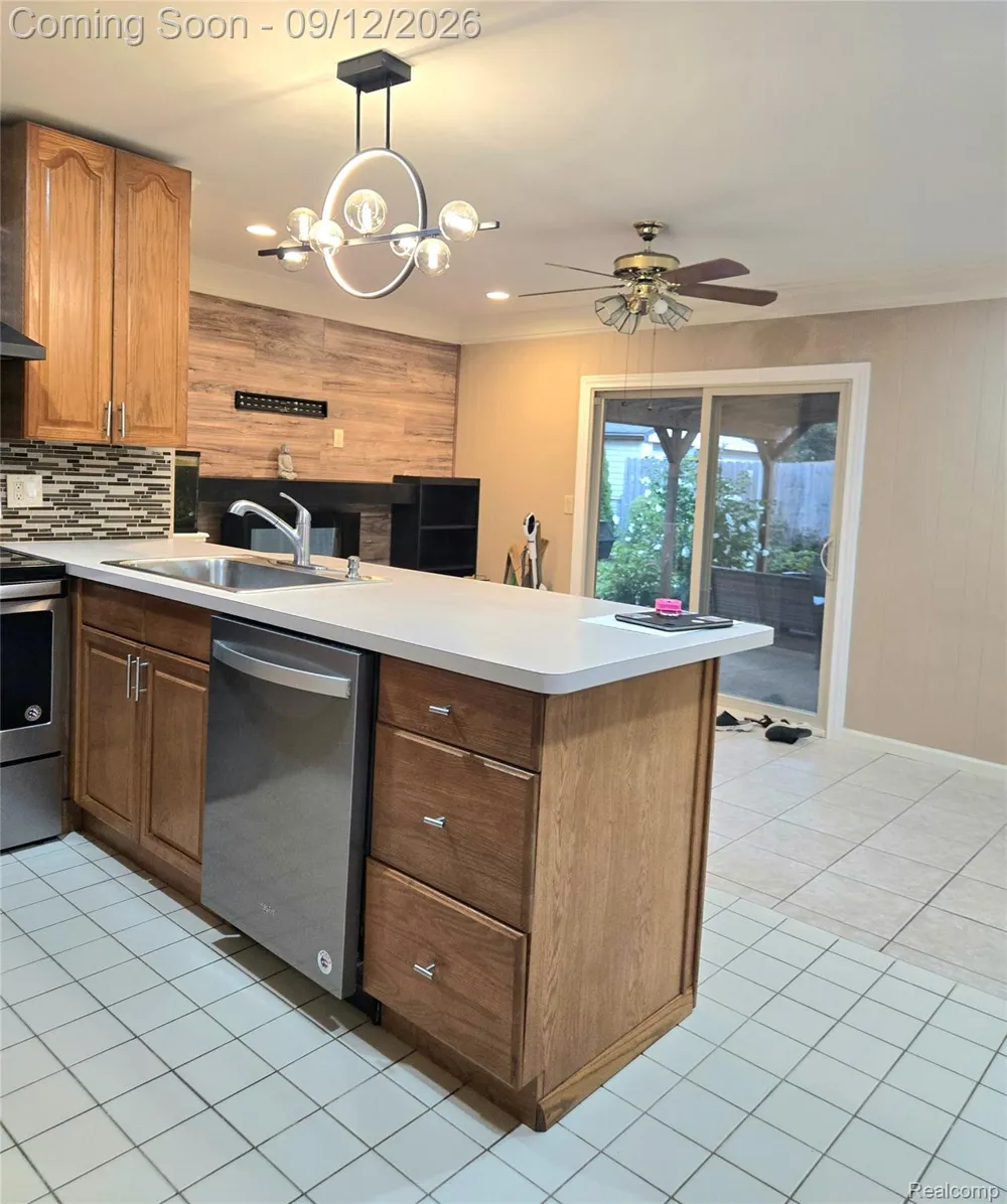38775 Littlefield Drive Sterling Heights City, MI 48312