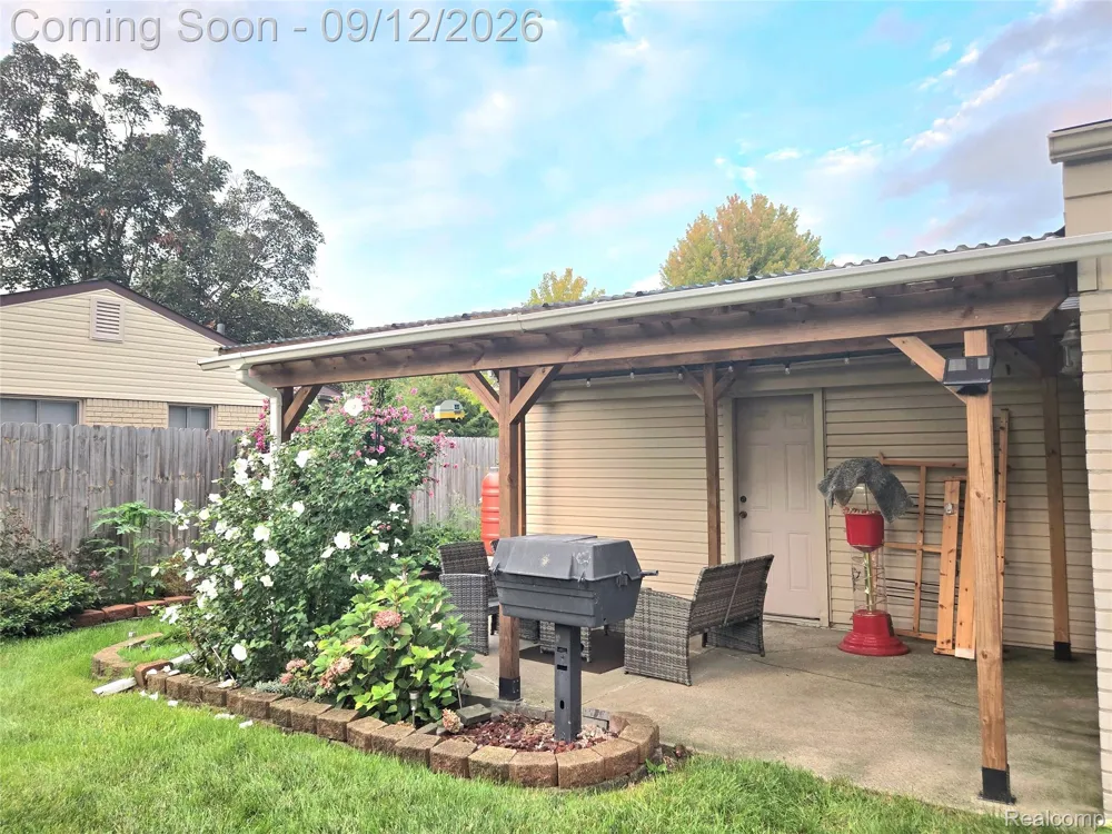 38775 Littlefield Drive Sterling Heights City, MI 48312