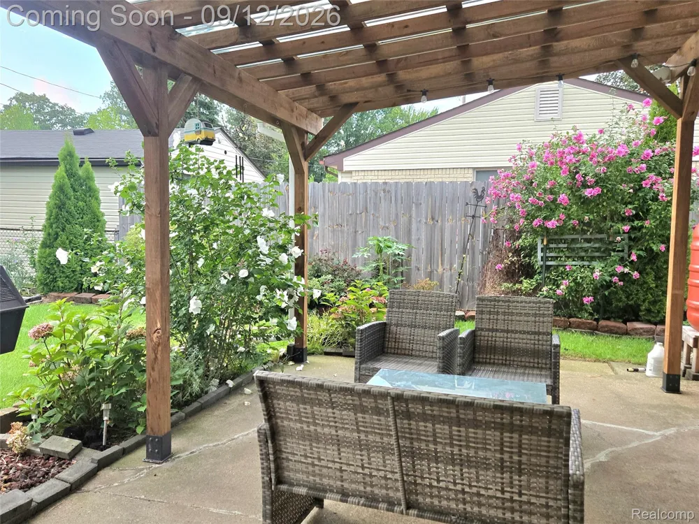 38775 Littlefield Drive Sterling Heights City, MI 48312