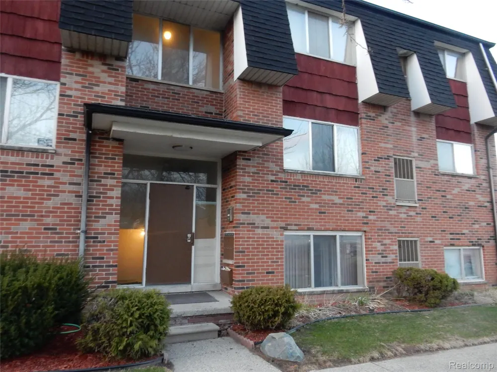 150 ARCOLA STREET #6 Inkster City, MI 48141