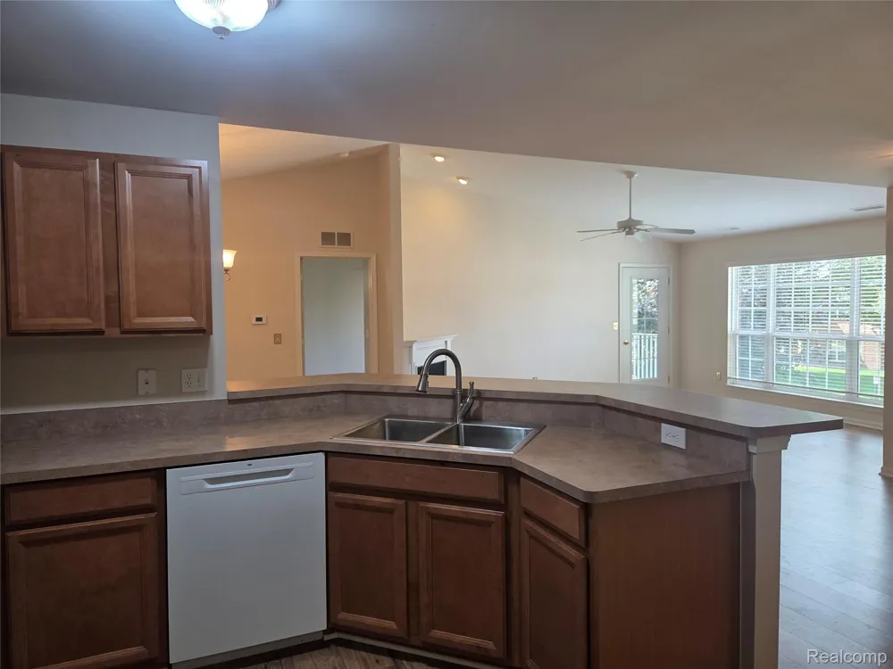 28202 Chesapeake Circle Commerce Charter Township, MI 48390