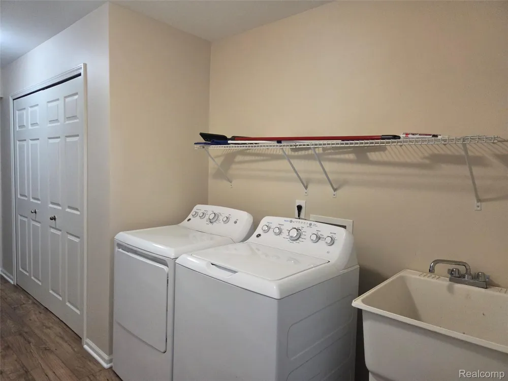 28202 Chesapeake Circle Commerce Charter Township, MI 48390