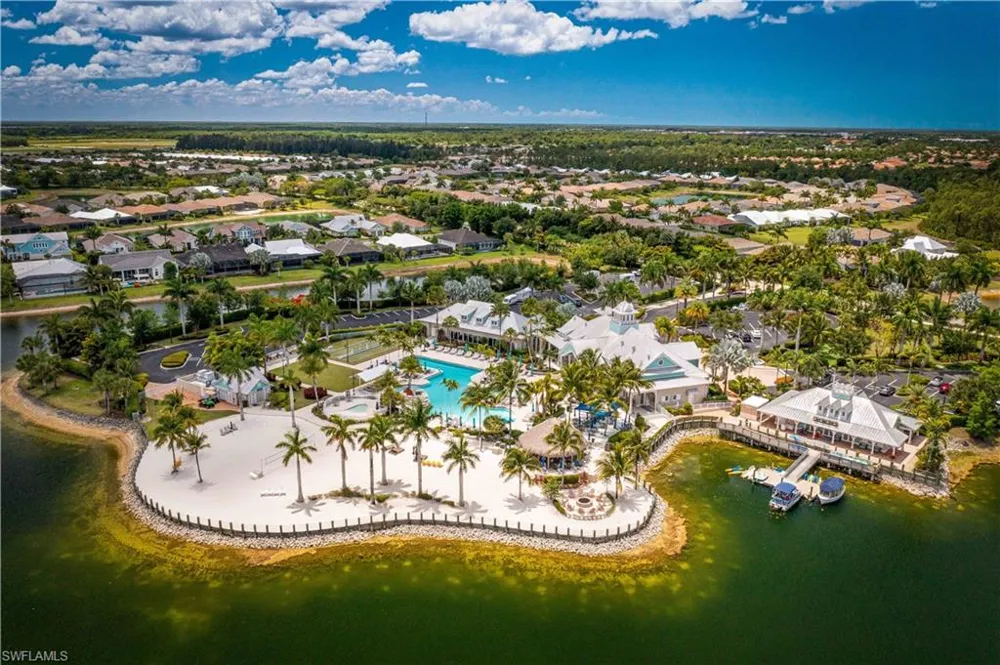 14919 Edgewater Circle Naples, FL 34114