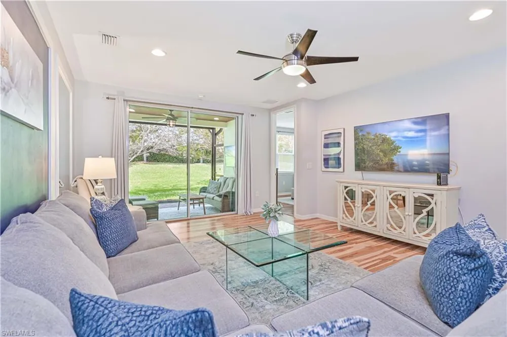 14919 Edgewater Circle Naples, FL 34114