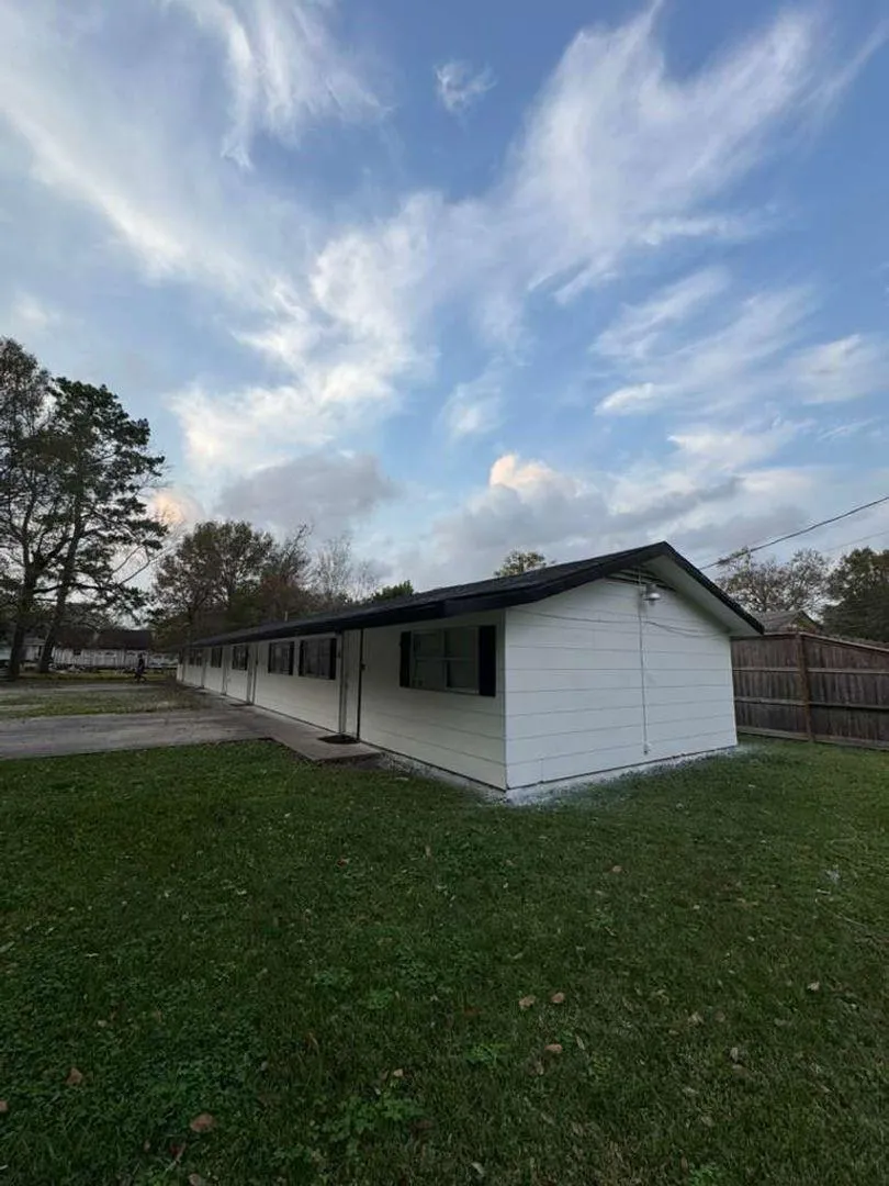 116 6th Avenue Nederland, TX 77627