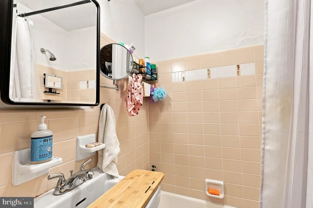 265 S 9TH #1M Philadelphia, PA 19107