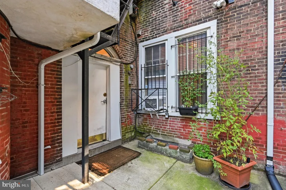 265 S 9TH #1M Philadelphia, PA 19107