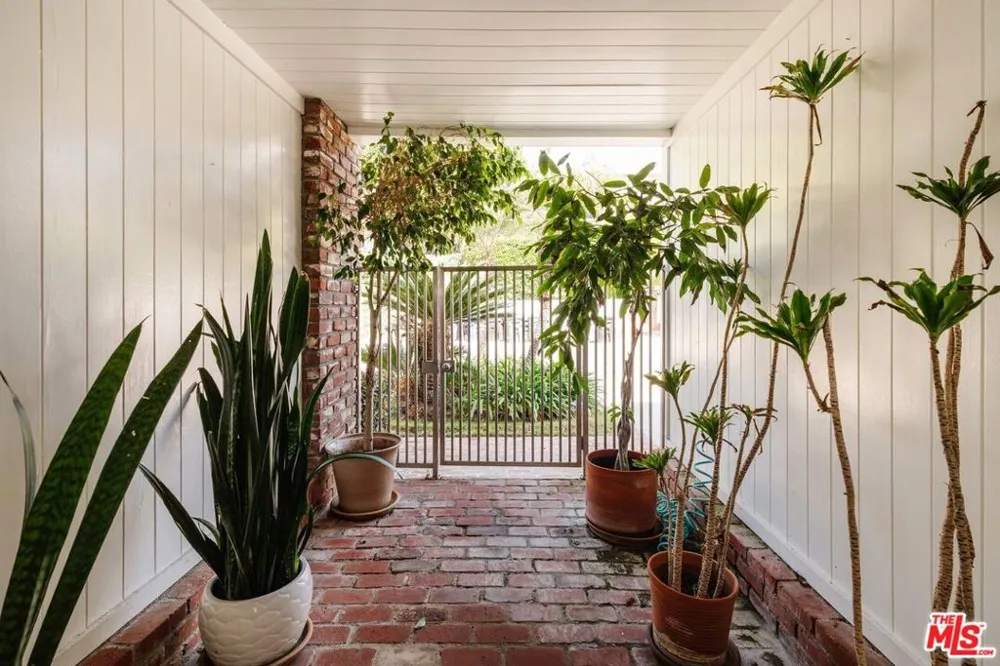 25124 Malibu Road Malibu, CA 90265