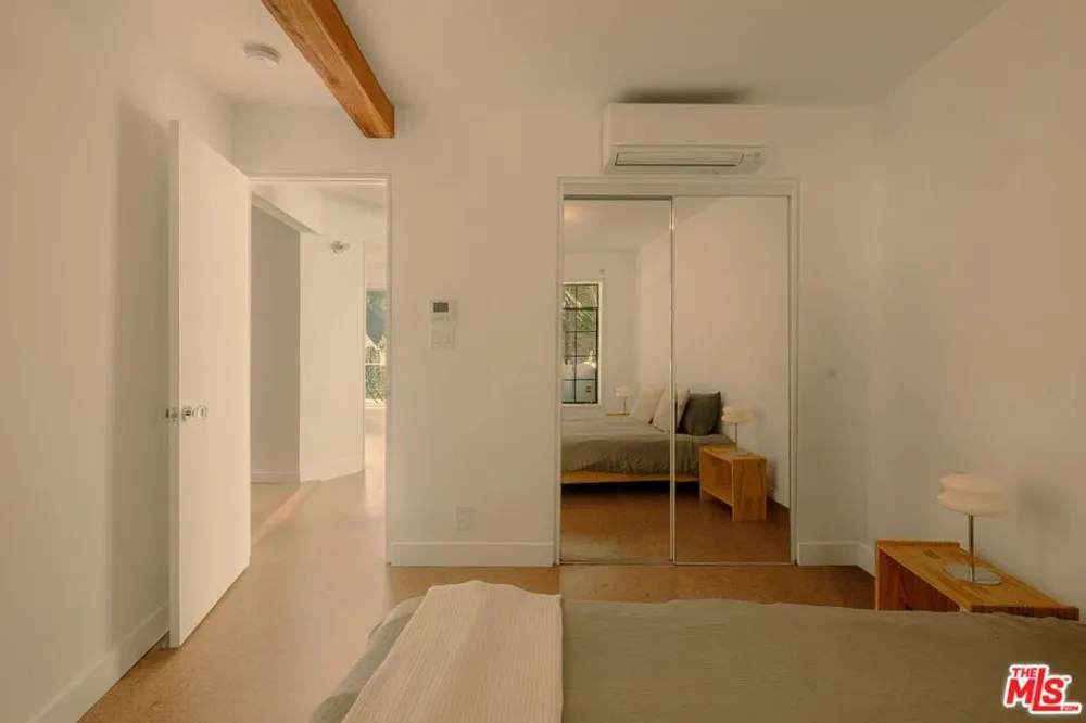 8876 Lookout Mountain Avenue Los Angeles, CA 90046