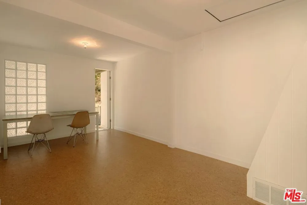 8876 Lookout Mountain Avenue Los Angeles, CA 90046